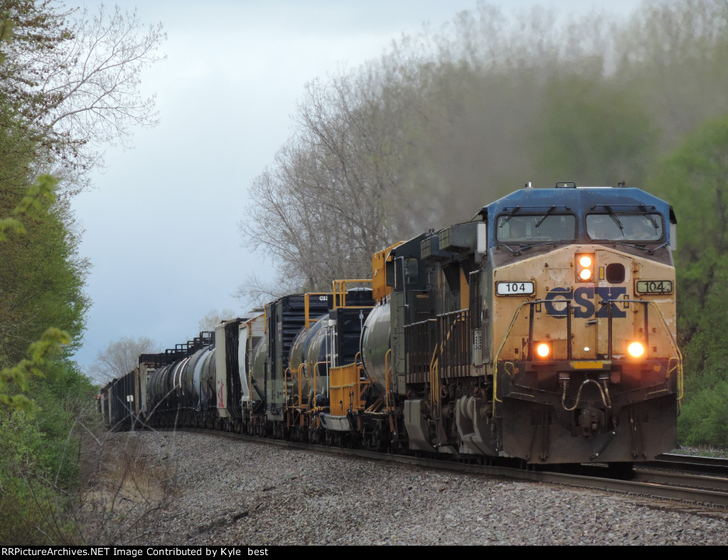 CSX 104 on M634